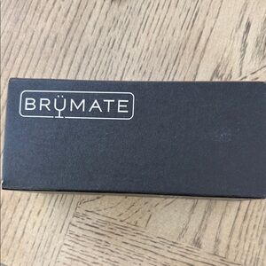 BRÜMATE COOLER SLIM CAN GLITTER WHITE